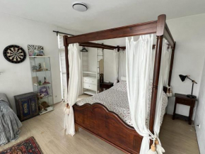 Two nice rooms in residential area with private bathroom